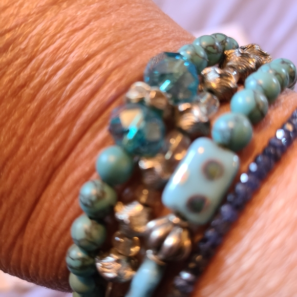 Bracelets - Picture 4 of 4